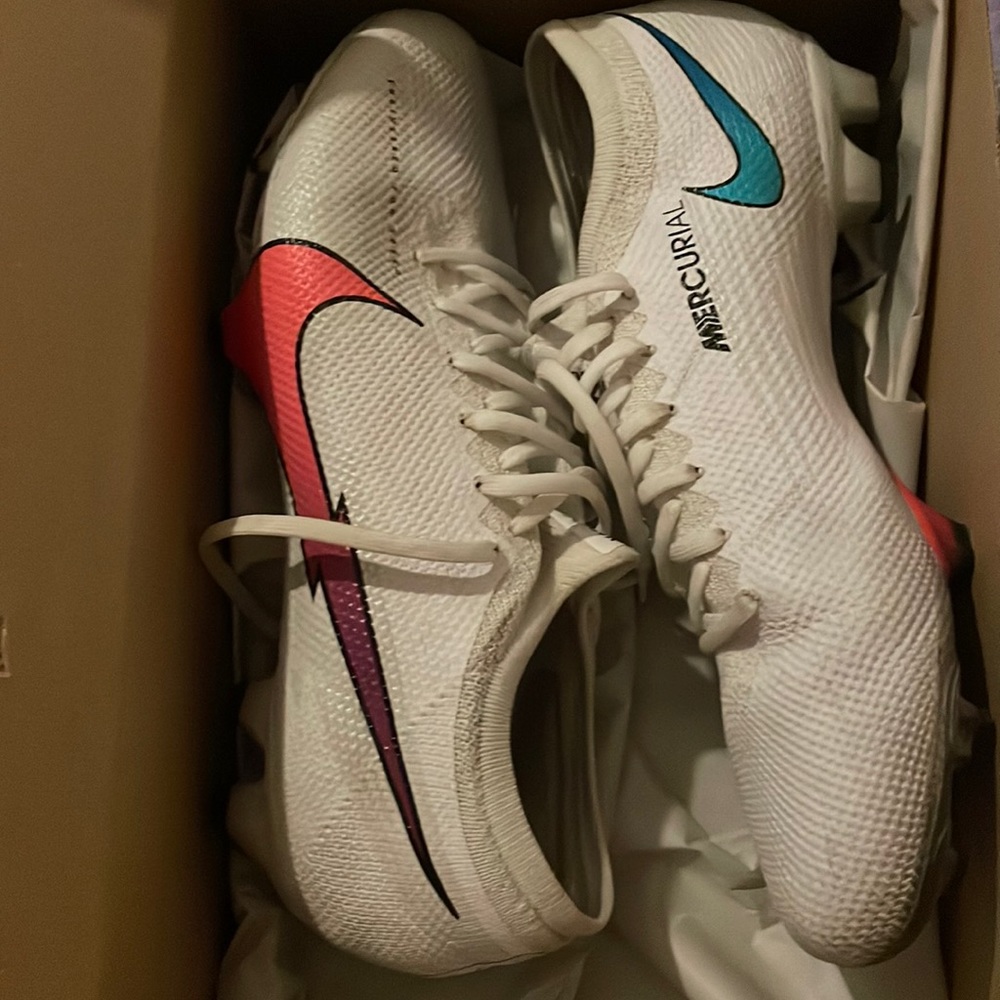 Men’s football cleats size 9.5